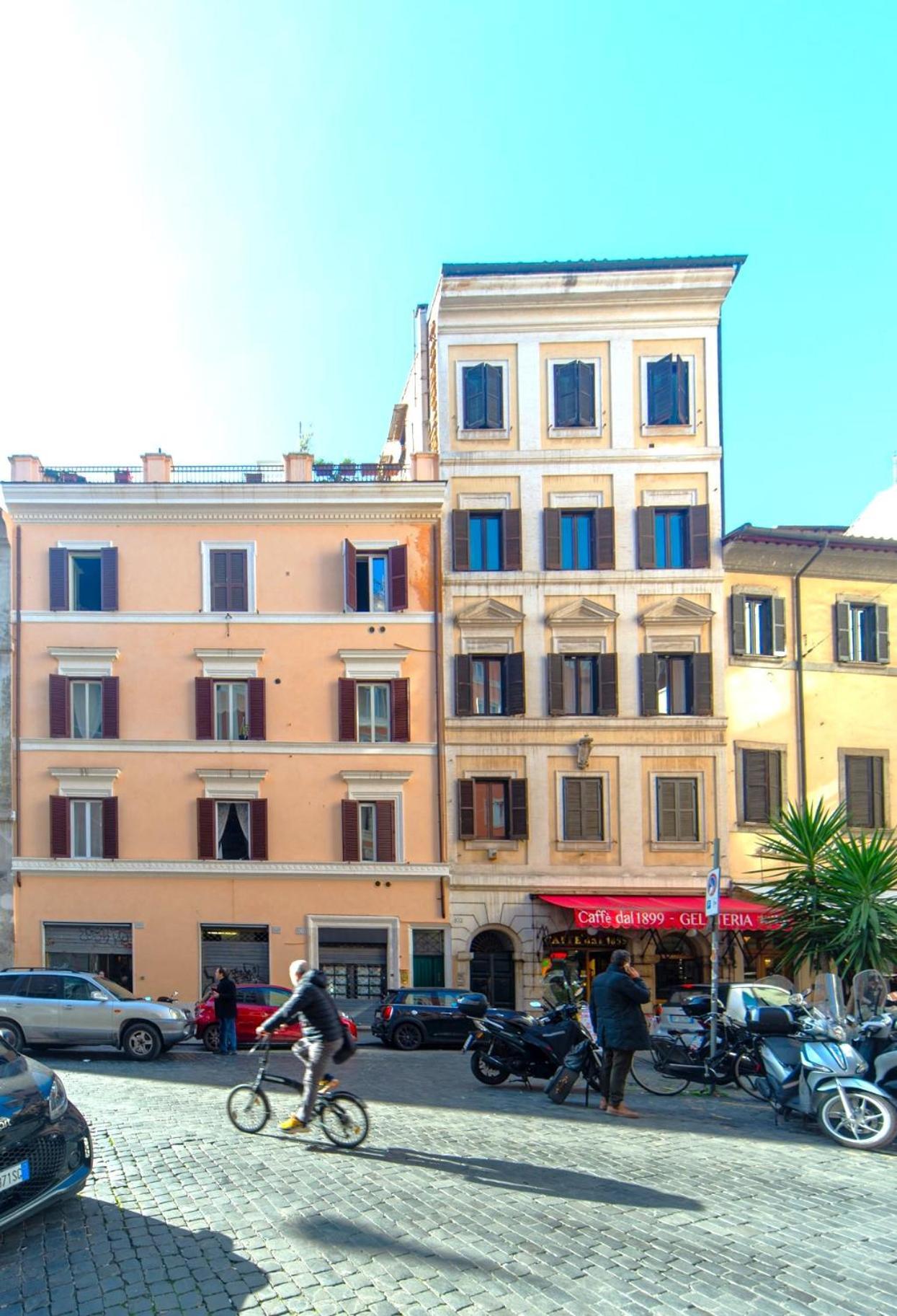 Apartamento Saint Louis Penthouse, Cozy Little Next To Pantheon Roma